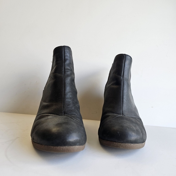 Toms black wedge black leather and suede booties women's 9.5 flawed - Picture 7 of 9